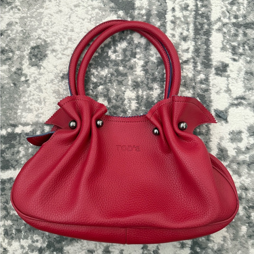 Tod's Red Vintage Leather Shoulder Bag with Elegant Ruched Design
